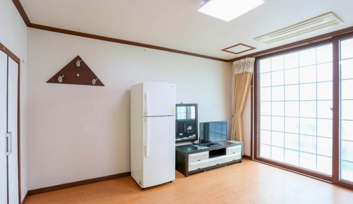 Room (Room 204 (Ondol))