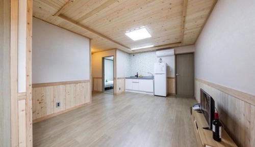 Room (Magnolia (family room))