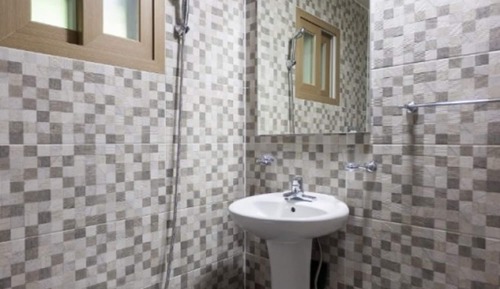 Room (Iris)