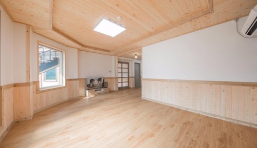 Room (Cypress)