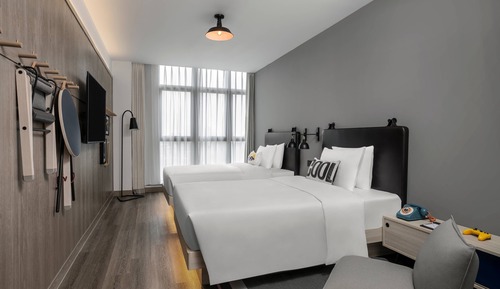 Chambre, 2 lits doubles, vue ville