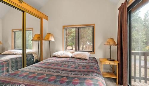 Cabane Standard (Cascade/Chalet/Pet Friendly)