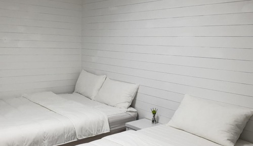 Room (White Boat)