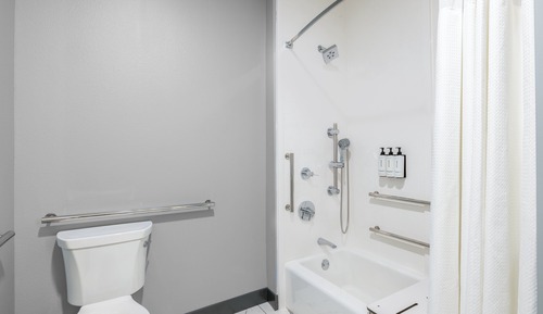 Chambre, 2 grands lits, accessible aux personnes à mobilité réduite (Accessible Tub)