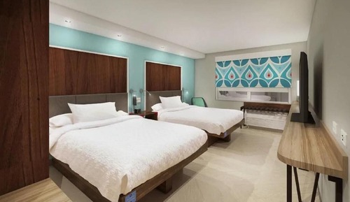 Chambre, 2 grands lits, accessible aux personnes à mobilité réduite, baignoire