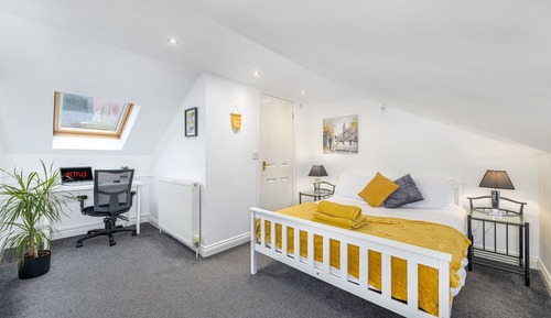 Appartement, salle de bains attenante, vue ville (First floor Apartment)