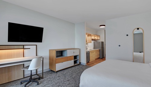 Studio, 1 très grand lit et 1 canapé-lit (Mobility/Hearing Access, Roll-In Shwr)