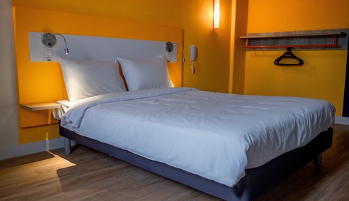 Chambre Standard, 1 lit double, accessible aux personnes à mobilité réduite