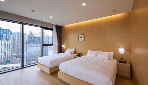 Chambre avec lits jumeaux, baignoire