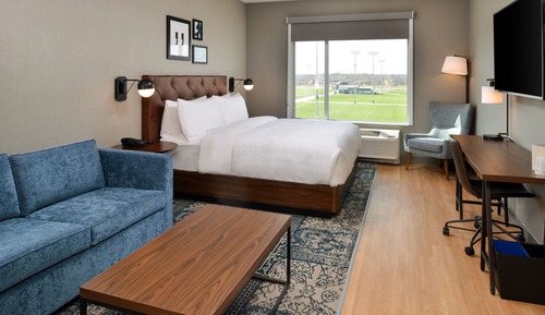 Suite, 1 très grand lit et 1 canapé-lit, non-fumeurs (Hearing Accessible)