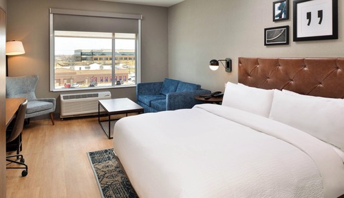 Suite, 1 très grand lit et 1 canapé-lit