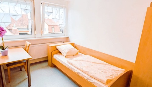 Chambre Simple, salle de bains privée, vue cour intérieure