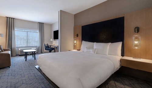 Suite, 1 très grand lit et 1 canapé-lit