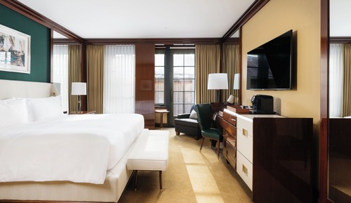 Chambre « Premier », 1 très grand lit, patio (City)