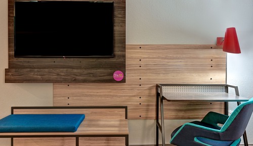 Chambre Affaires, 2 grands lits, accessible aux personnes à mobilité réduite (Hearing)