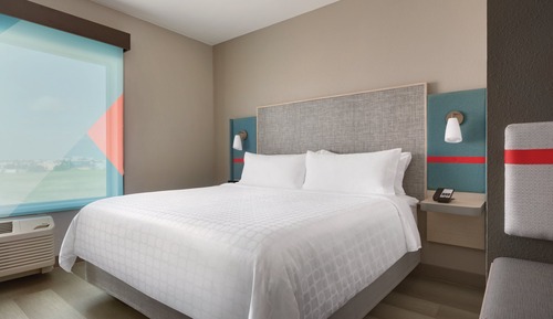 Chambre Standard, 1 très grand lit, accessible aux personnes à mobilité réduite (Hearing Accessible)