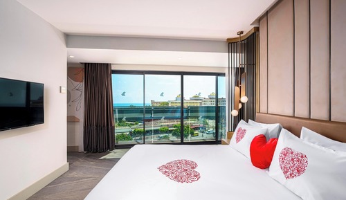 Chambre Double Standard, vue partielle sur la mer