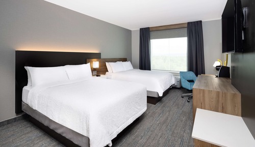 Chambre, 2 grands lits, accessible aux personnes à mobilité réduite, baignoire