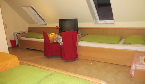 Chambre, plusieurs lits