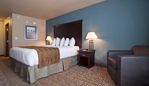 Chambre Standard, 1 très grand lit, plusieurs vues (1 King Bed Non Smoking)