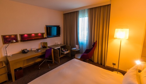 Chambre, 1 très grand lit, accessible aux personnes à mobilité réduite
