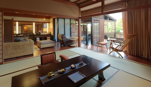 Suite Luxe (private hot spring, In-Room Dinner)
