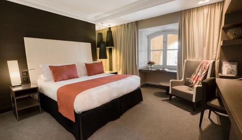 Chambre Classique, 1 très grand lit (La Bonne Mere View)