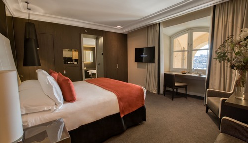 Chambre Premium, 1 très grand lit (La Bonne Mere View)