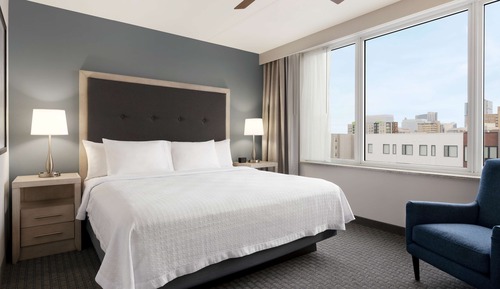 Suite avec 1 chambre, 1 très grand lit king-size et 1 canapé-lit