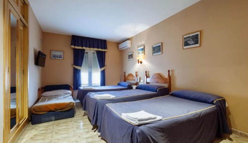 Chambre Family pour 3 adultes and 1 Child younger than 12 years old