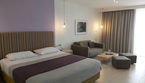 Suite, baignoire à jets, vue mer