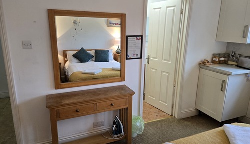 Chambre Double ou avec lits jumeaux, salle de bains attenante (or Triple Room )
