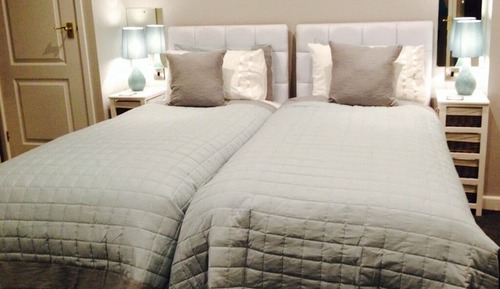 Chambre Luxe avec lits jumeaux, salle de bains attenante, rez-de-chaussée
