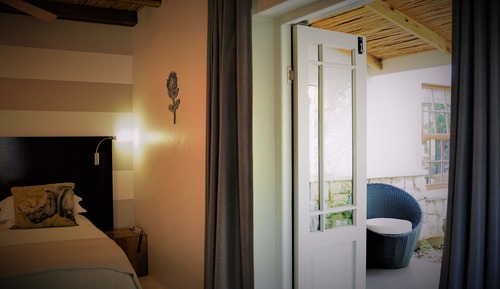 Chambre Luxe (luxury twin or king with bath&shower)