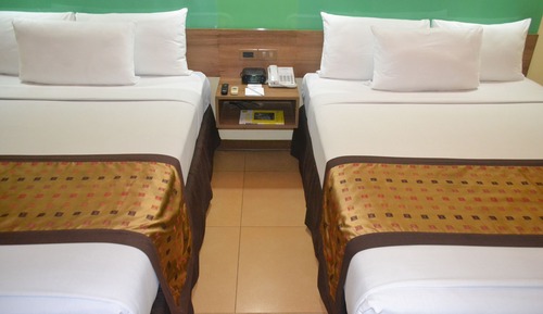2 grands lits queen-size, Non-fumeurs.