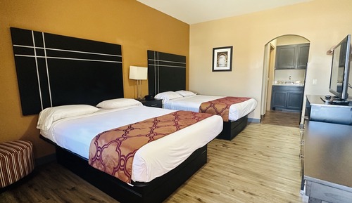 2 Queen Bed Suite with Sofa - Fully Refundable
