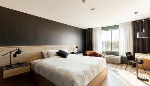Chambre Signature, 1 très grand lit, vue rivière