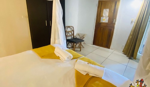 Chambre Luxe, 1 grand lit, salle de bains attenante, vue fleuve