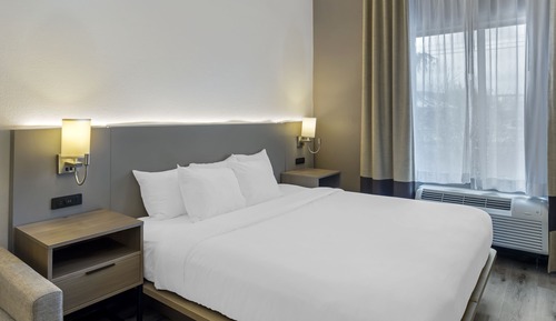 Suite, 1 très grand lit et 1 canapé-lit, non-fumeurs, bain à remous