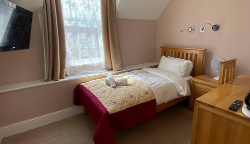 Chambre Simple, salle de bains attenante