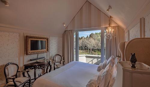 Chambre Triple Supérieure, 1 très grand lit, vue jardin