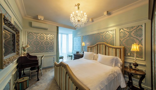 Chambre Luxe, 1 très grand lit, vue vallée