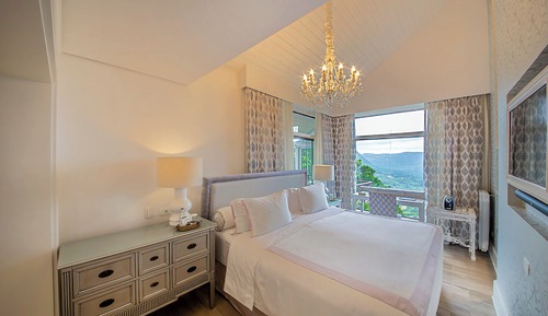 Chambre Double Supérieure, 1 très grand lit, vue vallée