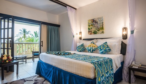 Chambre Double Supérieure, 1 très grand lit, vue piscine, en bord de piscine