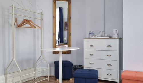 Chambre Triple, salle de bains attenante