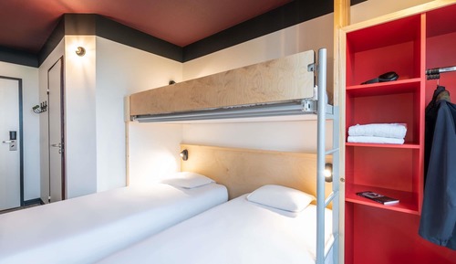 Chambre, 3 lits une place