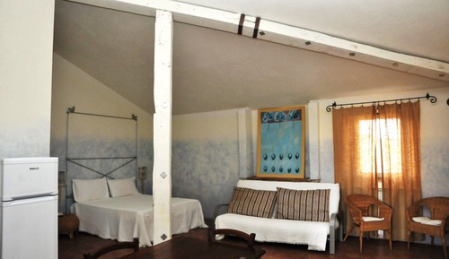 Studio Familial, 1 grand lit et 1 canapé-lit, coin cuisine, vue vallée (GLICINI)