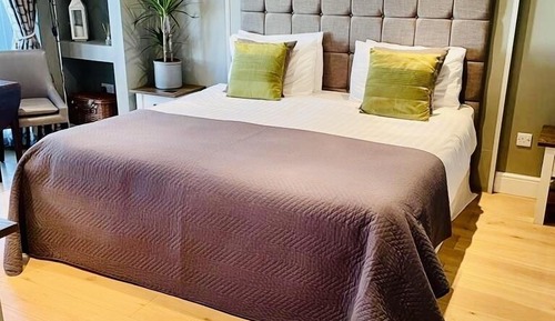 Chambre Double ou avec lits jumeaux, salle de bains privée (Large Separate Bathroom)