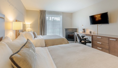 Chambre Confort, 2 grands lits, baignoire à jets