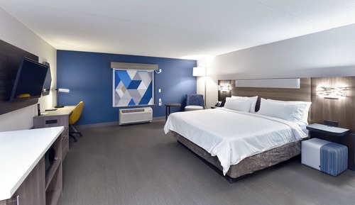 Chambre Standard, 1 très grand lit, baignoire accessible aux personnes à mobilité réduite